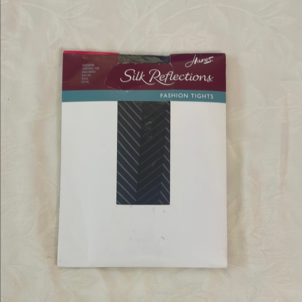 Hanes Silk Reflections Chevron Tights in Black